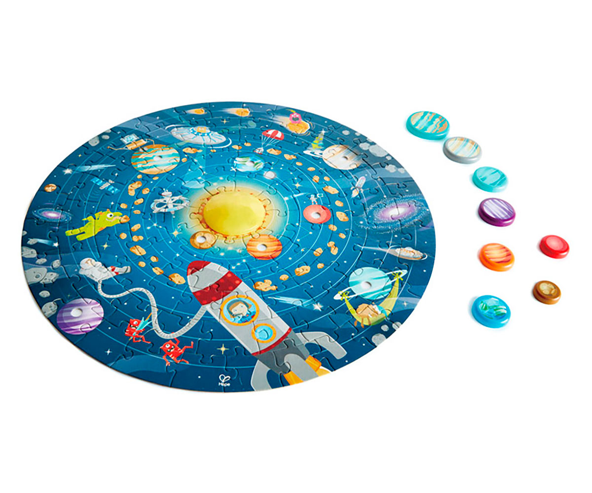 Aprende nuestro sistema solar con este puzzle de 102 piezas. El sol ilumina todos los planetas que lo rodean.