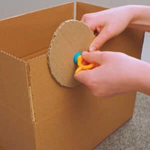 Mini Destornillador con Punzón Makedo – Herramienta Compacta para Construcciones de Cartón