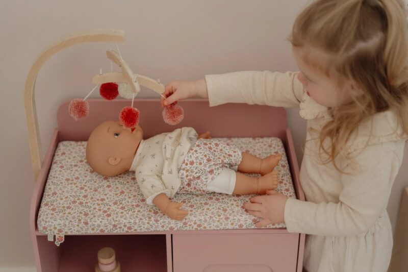 Mueble Cambiador FSC – Little Dutch – Juego de imitación de madera – Cuidado de muñecas desde 3 años