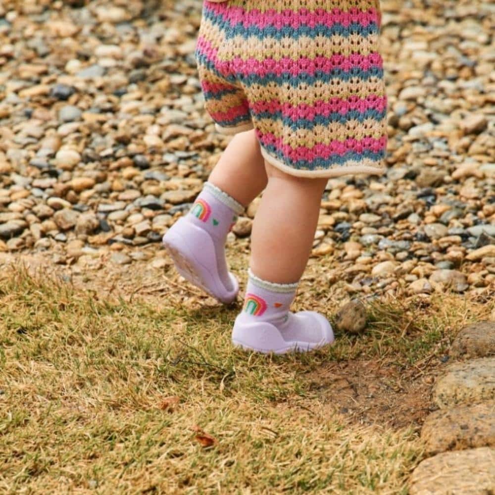 Zapatos Attipas DM Unicorn Purple – Calzado ergonómico bebé – Attipas – Primeros pasos cómodos y seguros desde 0 meses 9 Zapatos Attipas DM Unicorn Purple – Calzado ergonómico bebé – Attipas – Primeros pasos cómodos y seguros desde 0 meses