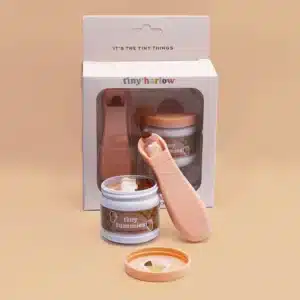 Tarro de Helado Napolitano y Cuchara Tiny Tummies – Tiny Harlow – Comida para muñecos con efecto mágico desde 3 años